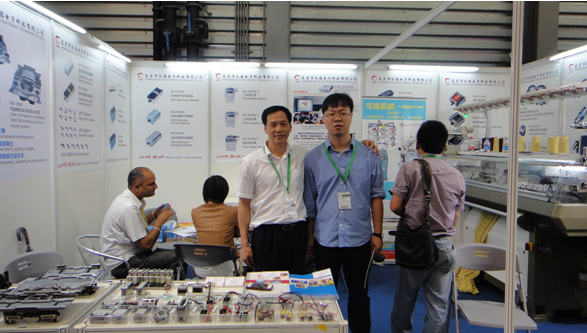 與中捷董事長合影 與中捷董事長合影