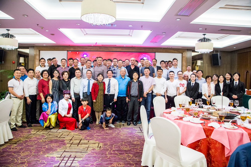 盛會(huì)現(xiàn)場(chǎng)合影留念 盛會(huì)現(xiàn)場(chǎng)合影留念