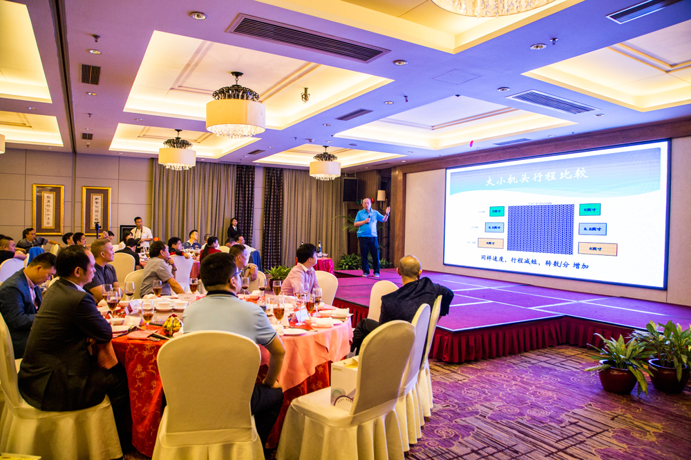 松谷機(jī)械顏總做客戶見證 松谷機(jī)械顏總做客戶見證